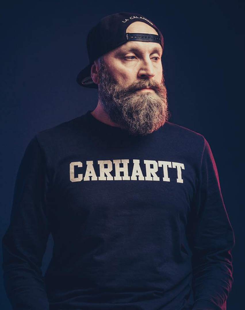 Autoportrét, Róbert Sedlák Fotograf, brada, fúzi, carhartt
