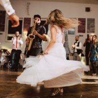 Nevesta v tanci so saxofónom